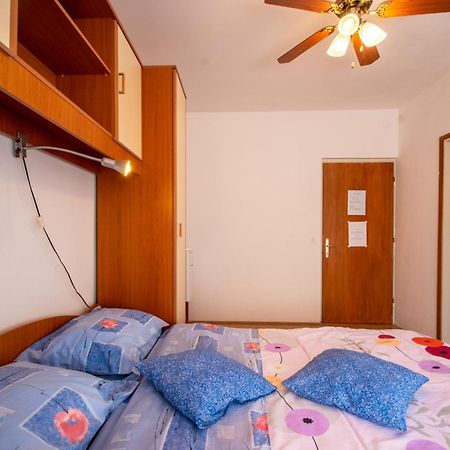 Apartments And Rooms With Parking Space Мали-Стон Номер фото