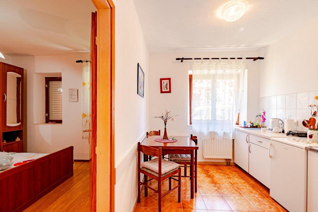 Apartments And Rooms With Parking Space Мали-Стон Экстерьер фото