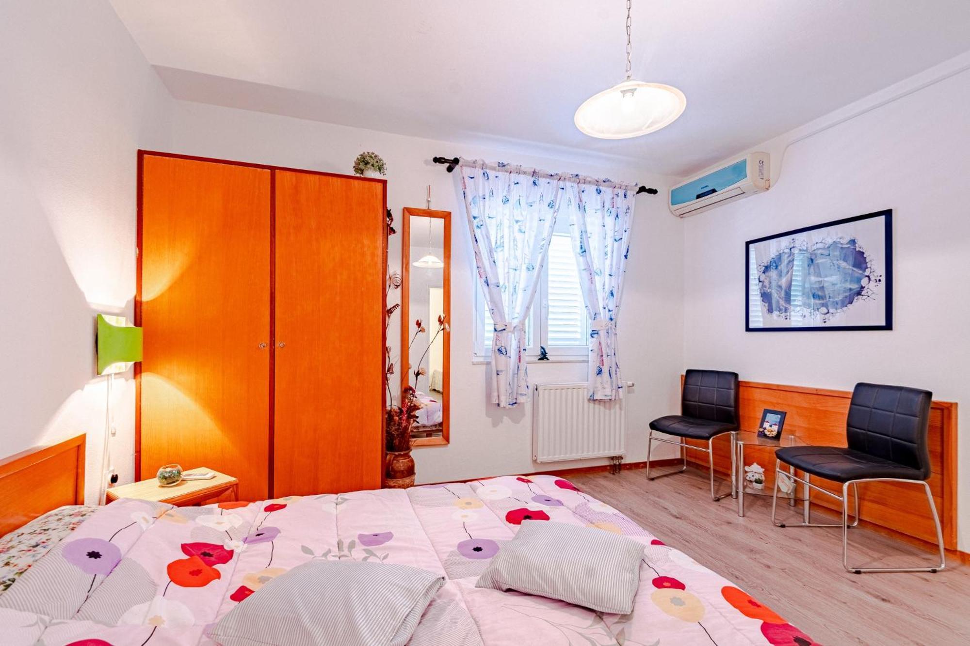 Apartments And Rooms With Parking Space Мали-Стон Номер фото