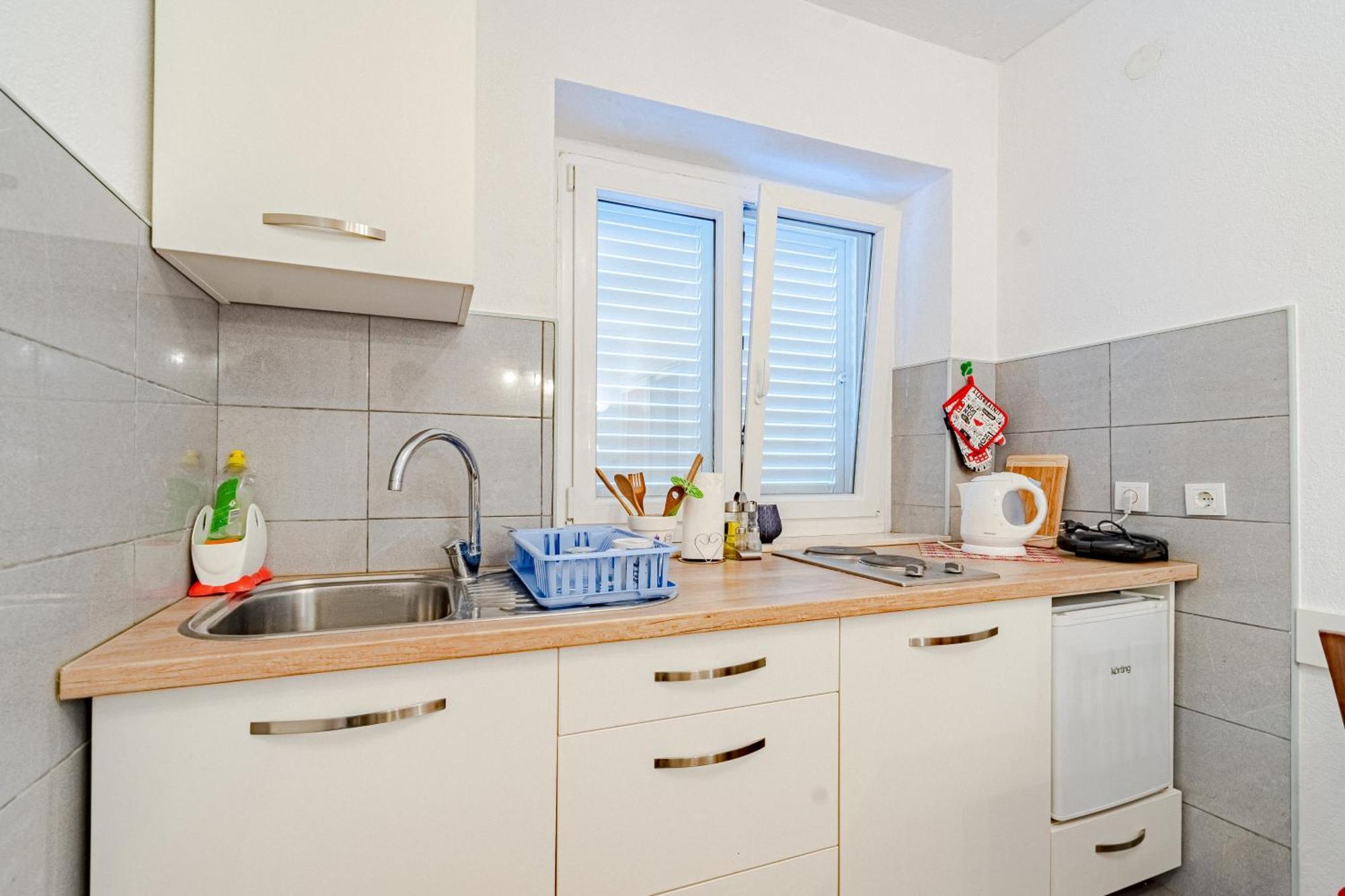 Apartments And Rooms With Parking Space Мали-Стон Номер фото